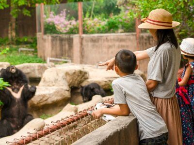 zoo outdoor family